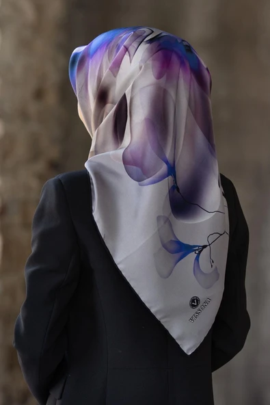 %100 Twill İpek Büyük Çiçek Desenli Gri - Saks Renkli 90x90 Eşarp Dikim Şekli : El Dikişi ürün görseli 1