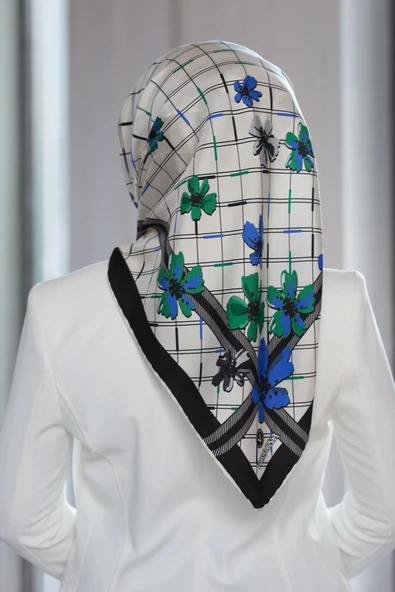 %100 Twill İpek Çıtır Çiçek Desenli Saks - Zümrüt Yeşili Renkli 90x90 Eşarp Dikim Şekli : El Dikişi ürün görseli 1