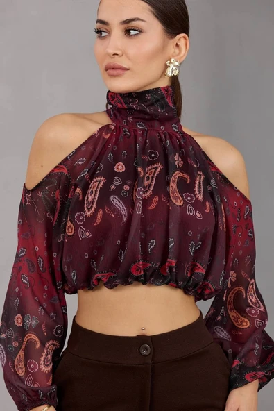 Paisley Desenli Yüksek Yakalı Omuzları Açıkta Bırakan Kısa Bluz ürün görseli 1