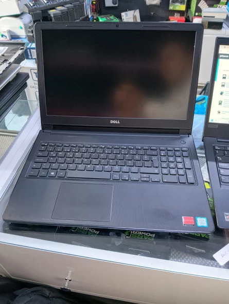 Dell i5-8250U 1.60GHz 8GB 256GB SSD 2GB AMD 520 15.6 İnç Full HD Notebook ürün görseli 1