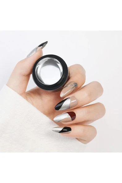 Fontenay Metallic Gel Gümüş Tırnak Dizaynı İçin ürün görseli 1