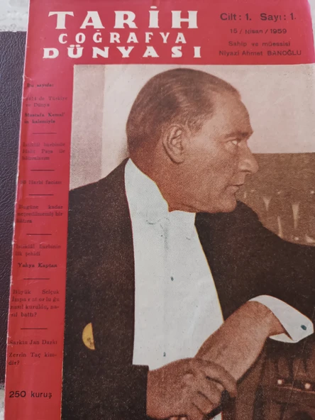 TARİH COĞRAFYA DÜNYASI DERGİSİ  15 NİSAN 1959  CİLT: 1  SAYI: 1  93 HARBİ FACİASI, YAHYA KAPTAN, 1914'te TÜRKİYE,, Kapak: MUSTAFA KEMAL ATATÜRK ürün görseli 1