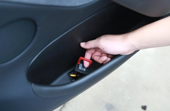 2025+ Model Y (Junıper) Içın Acıl Çıkıs Mandal ürün görseli 1