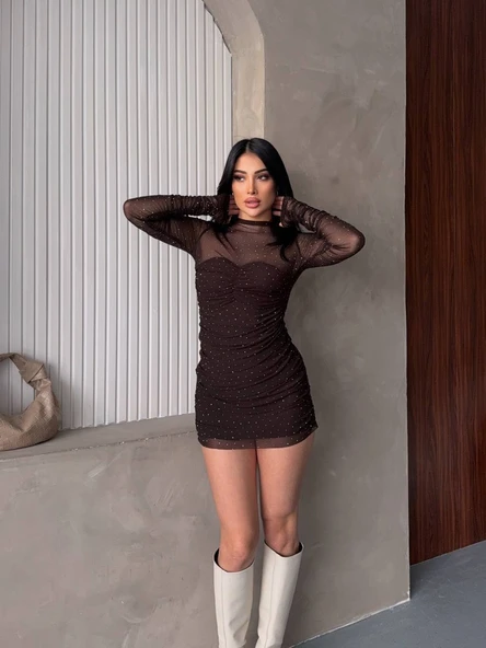 V Yaka Toka Detaylı Mini Elbise - Resim 2