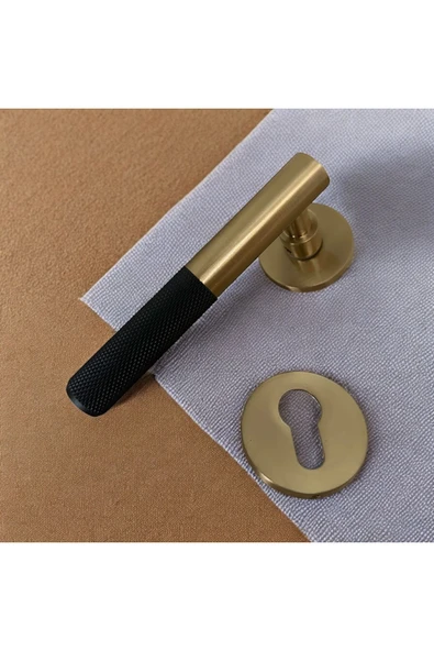 Duo One-O Zamak Mat Skoç Titanyum Siyah Rozetli Zamak Yale Çelik Kapı Kolu Sol Basar Tek Taraf ürün görseli 1