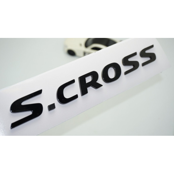 DK Tuning S-Cross Bagaj Siyah Yazı Logo Suzuki İle Uyumlu ürün görseli 1