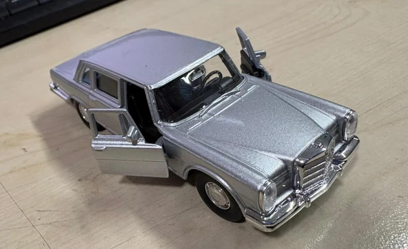 Oyuncak Metal Model Araba 1/36 Çek Bırak Gümüş Gri 1963 Mercedes Benz 600 ürün görseli 1