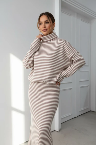 NEWCO Boğazlı Çizgili Oversize Etek & Sweat İkili Triko Takım ürün görseli 1