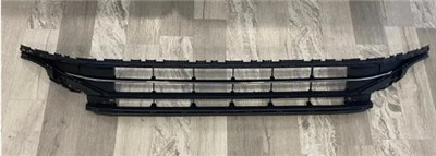 ON TAMPON ORTA IZGARA KROMU ILE BIRLIKTE  ELEGANCE  BUSINESS PASSAT B8,5 ürün görseli 1