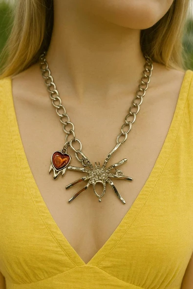 Gotik Örümcek ve Kalp Figürlü Unisex Kolye – 60 cm Zincirli Dikkat Çekici Tasarım ürün görseli 1