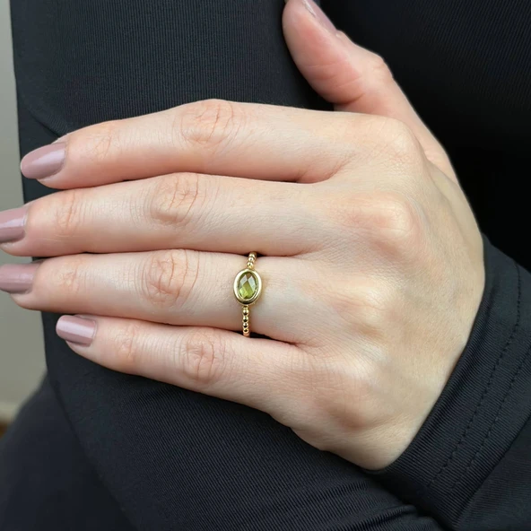 14 Ayar Yeşil Oval Taşlı Altın Yüzük – Modern Stil ürün görseli 1