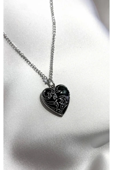 Gotik Gothic Desenli Kalp Siyah Kolye - Resim 2