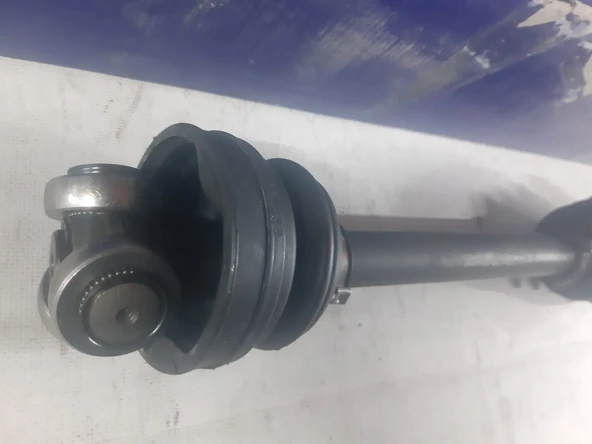 Ön Aks Fiat Linea Dizel 1,3 multijet 07..SAĞ Yolcu tarafı yarım aks yani iç Lale ve mil takılı değildir resimlerde görünen parça gönderilir markası Veka - Resim 4