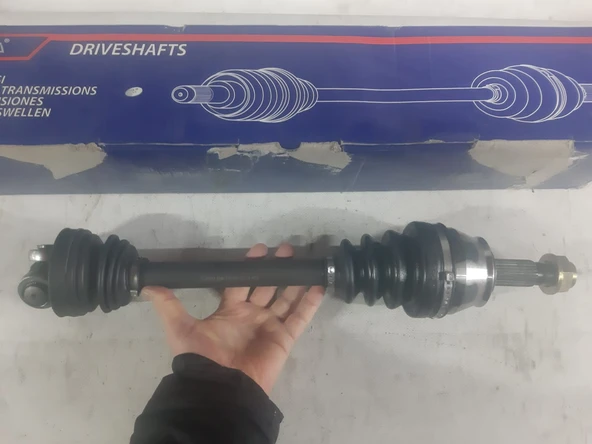 Ön Aks Fiat Linea Dizel 1,3 multijet 07..SAĞ Yolcu tarafı yarım aks yani iç Lale ve mil takılı değildir resimlerde görünen parça gönderilir markası Veka ürün görseli 1