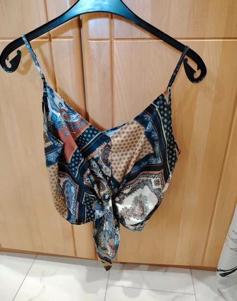 H&M Düğmeli ve Bağlamalı Yazlık Bluz ürün görseli 1