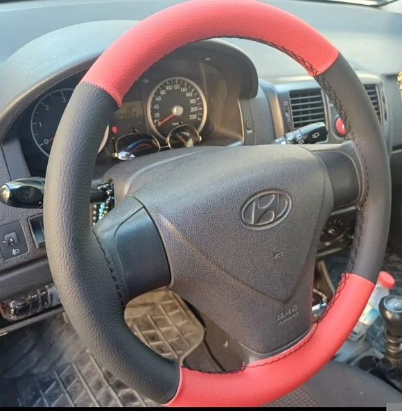 DİKİŞLİ DİREKSİYON KILIFI KIRMIZI SİYAH DERİ SİYAH DİKİŞLİ HYUNDAI GETZ - ERA İÇİN ürün görseli 1
