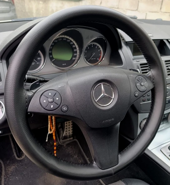 DİKİŞLİ DİREKSİYON KILIFI MİNİKARE KARBON DERİ SİYAH DİKİŞ MERCEDES C180 FOTODAKİ DİREKSİYON ürün görseli 1