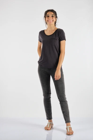 Garmenty Minimalist Yuvarlak Yaka Kısa Kol Kadın T-Shirt - Günlük Şıklık ürün görseli 1