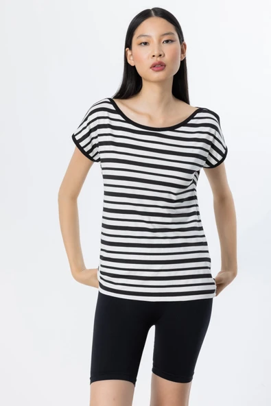 On Minimalist Oversize Çizgili Kadın Bluz - Kısa Kol Yuvarlak Yaka ürün görseli 1