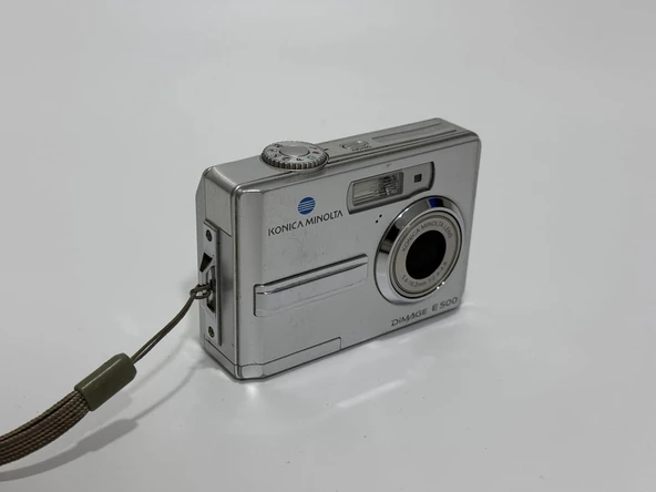Konica Minolta Dimage E 500 5MP Kompakt Dijital Fotoğraf Makinesi 2.El ürün görseli 1