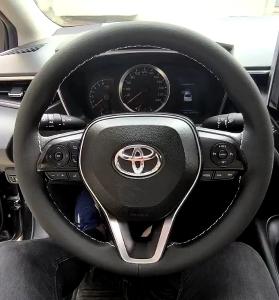 DİKİŞLİ DİREKSİYON KILIFI SİYAH DERİ GRİ DİKİŞLİ TOYOTA COROLLA YENİ DİREKSİYON İÇİN ürün görseli 1