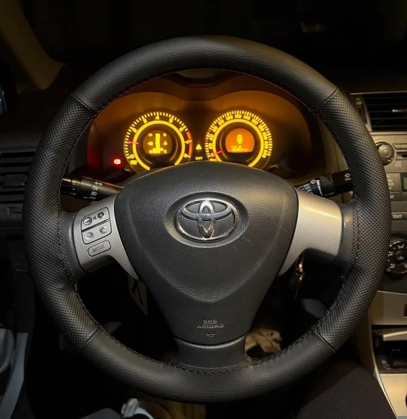 DİKİŞLİ DİREKSİYON KILIFI SİYAH / NOKTALI DERİ SİYAH DİKİŞLİ COROLLA YARİS AURİS İÇİN ürün görseli 1