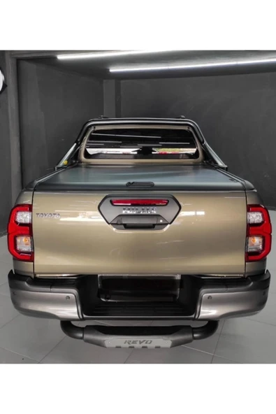 ROAL TUNİNGToyota Hilux (2015+) "Hilux" Yazılı Arka Tampon Koruma Demiri (Siyah) ürün görseli 1