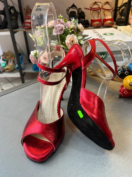 KIRMIZI NEON DERİ 8,5 CM 13 PONT KELEBEK MODEL TANGO, DANS VE SALON AYAKKABISI ürün görseli 1