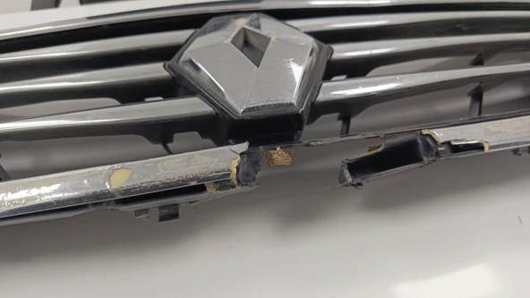 Çıkma Renault Latitude Ön Panjur Hasarlı - Resim 2