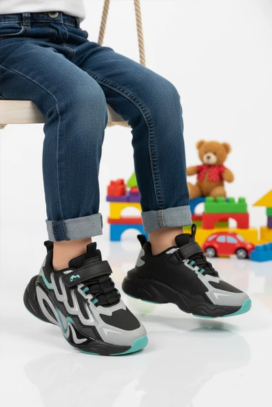 Gri Cırtlı Erkek Çocuk Spor Ayakkabı ürün görseli 1