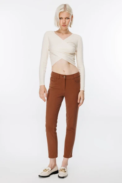 Ekol Kadın Crop Pantolon: Minimalist, Günlük Şıklık ürün görseli 1