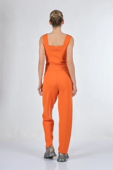 Lal Minimalist Crop Triko Takım - Rahat ve Şık Günlük Stil ürün görseli 1