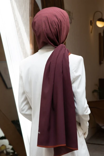 LÜKS MEDİNE İPEĞİ DEGRADELİ MONOGRAM DESENLİ BORDO RENKLİ 75X195 KIRIŞMAZ ŞAL MOSS KREP DİKİŞ TİPİ İTALYAN DİKİŞLİ ürün görseli 1
