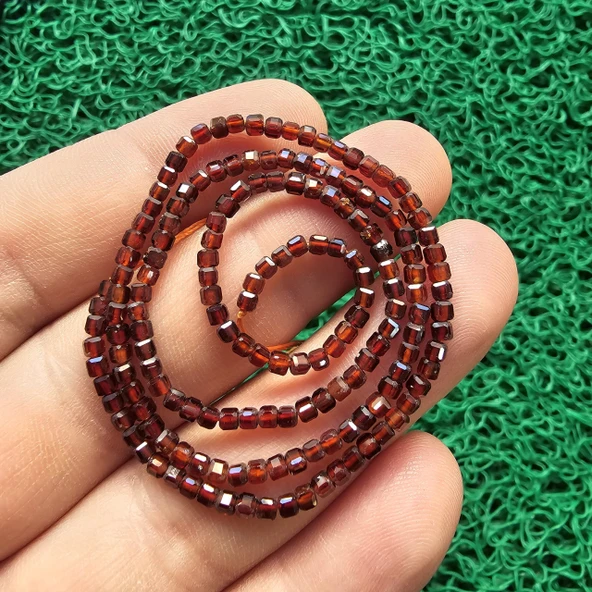 Küp Granat Taşı 2 MM ürün görseli 1