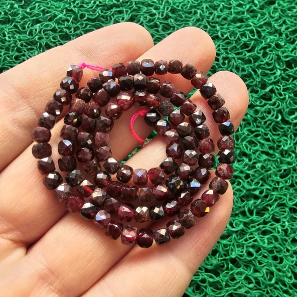 Küp Granat Taşı 4 MM ürün görseli 1