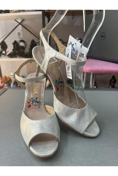 Gümüş Metalik TEK ATKI MODEL 8.5 CM 13 PONT JURDAN TABAN TANGO, DANS VE ABİYE AYAKKABISI ürün görseli 1