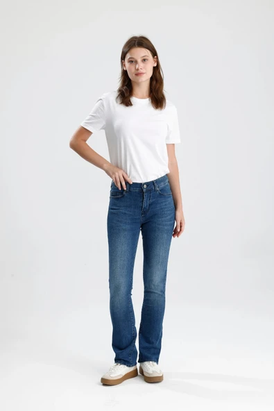 Özel Seri Orta Koyulukta Indigo Denim Monica24 Yumuşak Doğal His Veren Kadın Jean Pantolon ürün görseli 1
