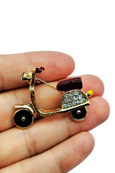 Kristal Taşlı Scooter Tasarımlı Broş – Altın Renk Şık Retro Motor Figürlü Aksesuar ürün görseli 1