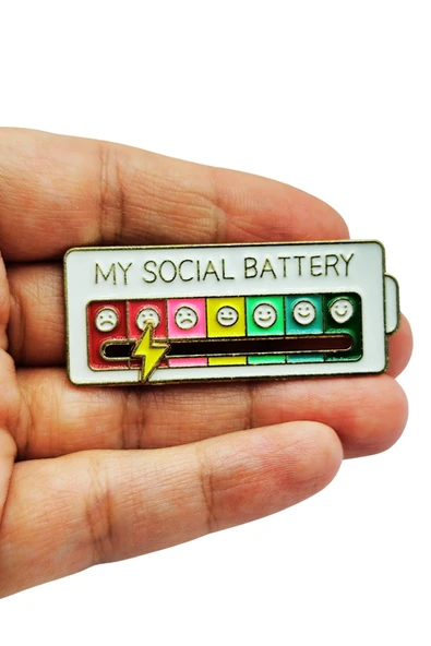 My Social Battery Metal Broş – Mizahi Ruh Hali Rozeti, Enerji Düzeyi Pin Aksesuar ürün görseli 1