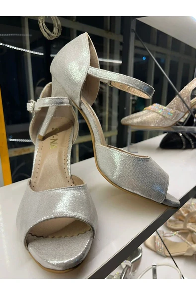 Gümüş Metalik KAPALI TOPUK MODEL 8.5 CM 13 PONT JURDAN TABAN TANGO, DANS VE ABİYE AYAKKABISI ürün görseli 1