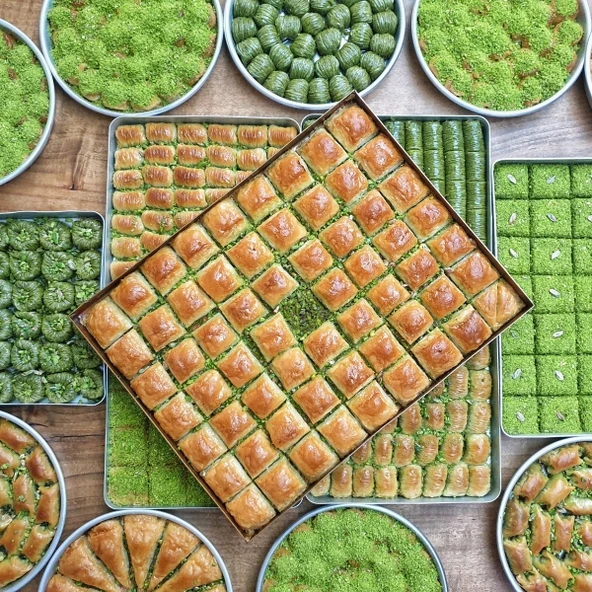 Özel Kare Dilim Kuru Baklava (tepsili) ürün görseli 1