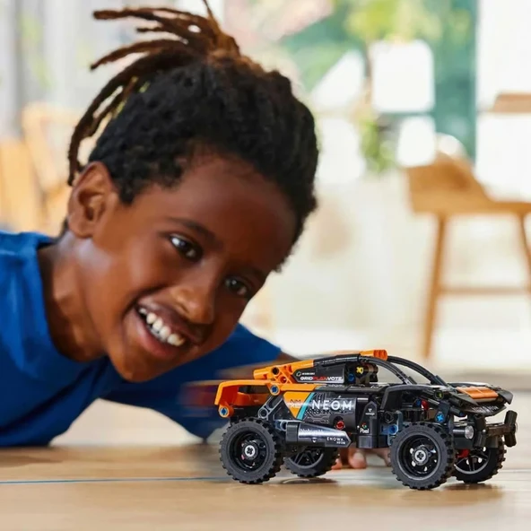 LEGO Technic NEOM McLaren Extreme E Race Car 42166 - Resim 3
