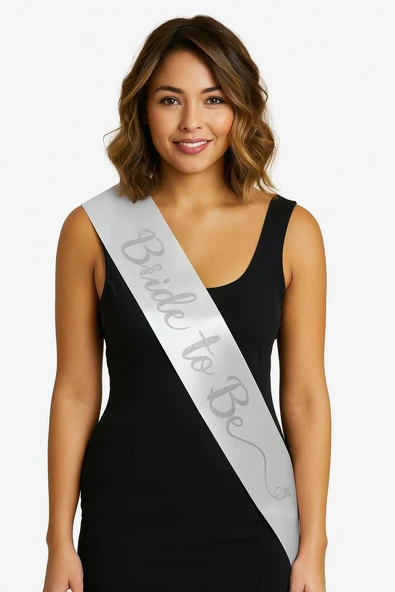 Beyaz Saten Üzerine El Yazısı İtalik Gümüş Bride To Be Kuşağı 10 Cm Genişlik mirSM0010K-SMR-E119-G ürün görseli 1