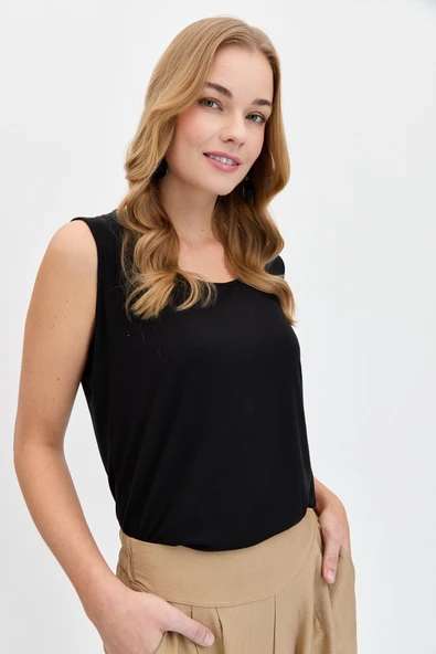 Desen Minimalist Kolsuz Oversize Kadın T-Shirt - Rahat ve Şık ürün görseli 1