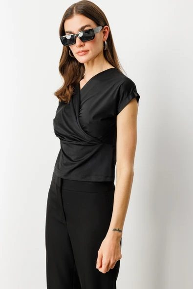 On Minimalist V Yaka Crop Bluz - Kısa Kol - Günlük ürün görseli 1