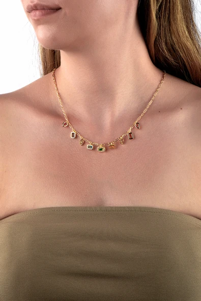 Altın Renkli İnce Zincirli Pastel Renk Taşlı Geometrik Charm Kolye ürün görseli 1