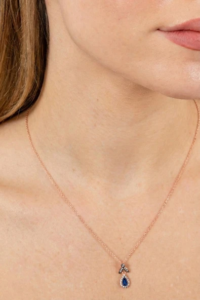 925 Ayar Gümüş Kolye Rose Gold Kaplama Elmas Montürlü Işıltılı Damla Kesim Safir Zirkon Taşlı Kolye SGTL13229LACIVERT ürün görseli 1