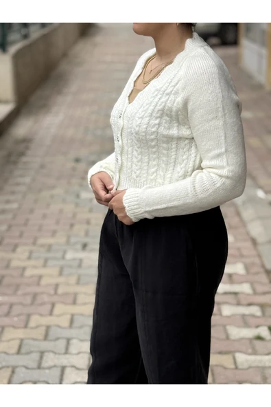 Leova Düğme Detaylı Beyaz Örme Hırka - Resim 3