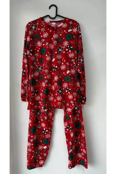 Leova Yılbaşı Desenli Kadın Pijama Takımı – Uzun Kollu Alt Üst Ev Giyim Noel Temalı ürün görseli 1
