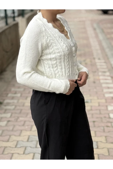 Leova Düğme Detaylı Beyaz Örme Hırka - Resim 2